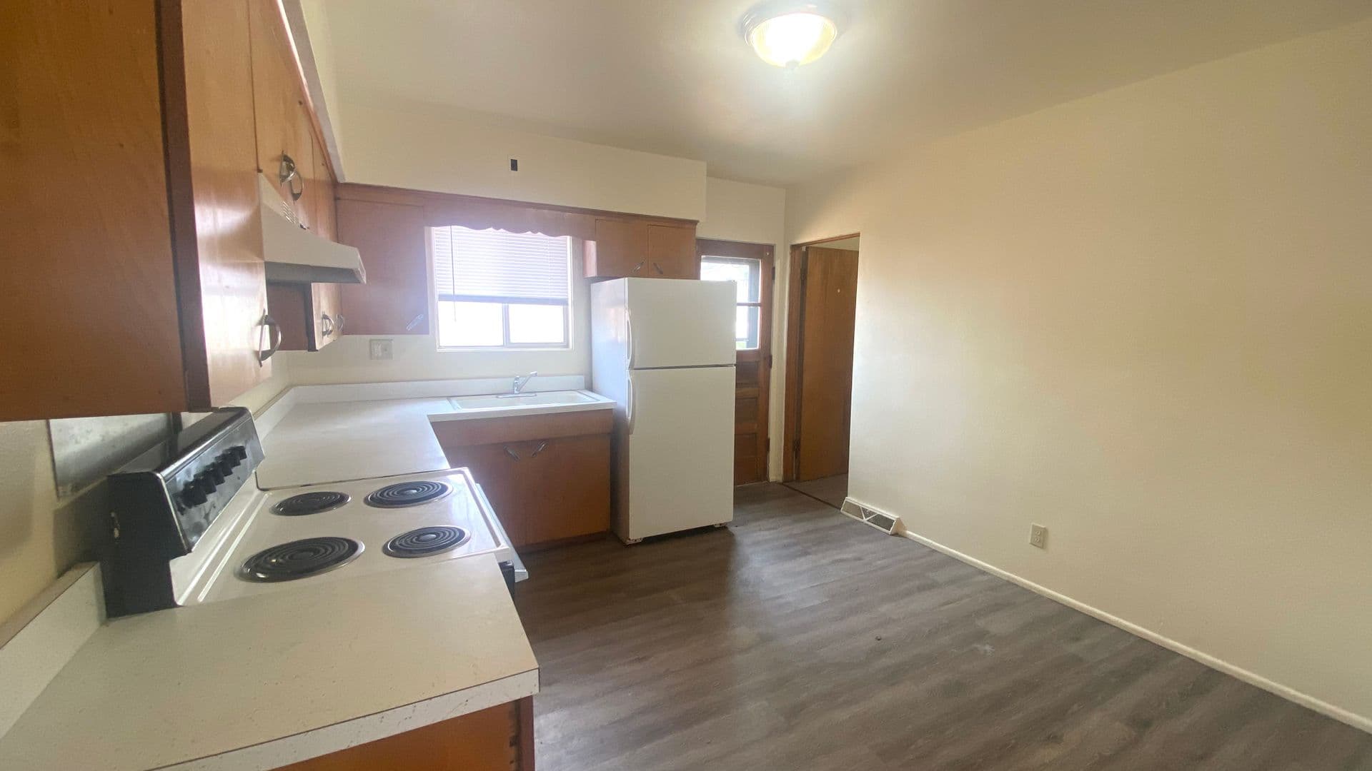 Pekin Apartment: 312 Buena Vista