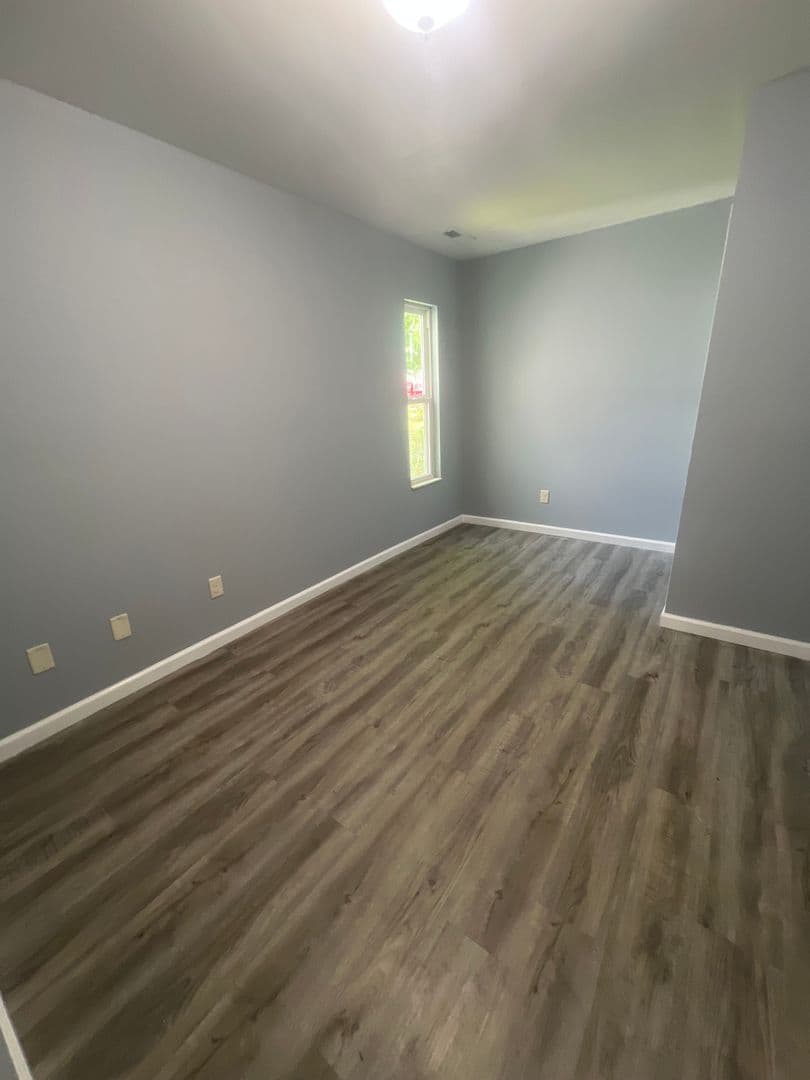 Tallula Apartment: 409 N Ewing St