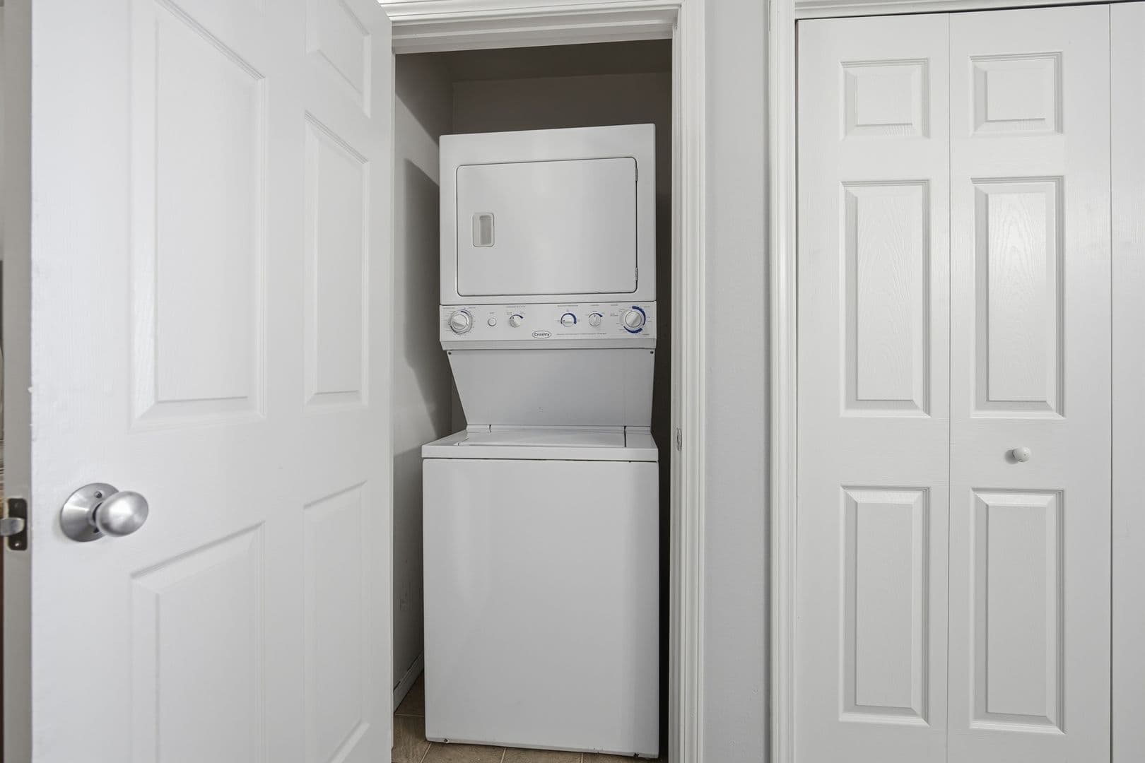 Bloomington Apartment: 20 Revolutionary Square