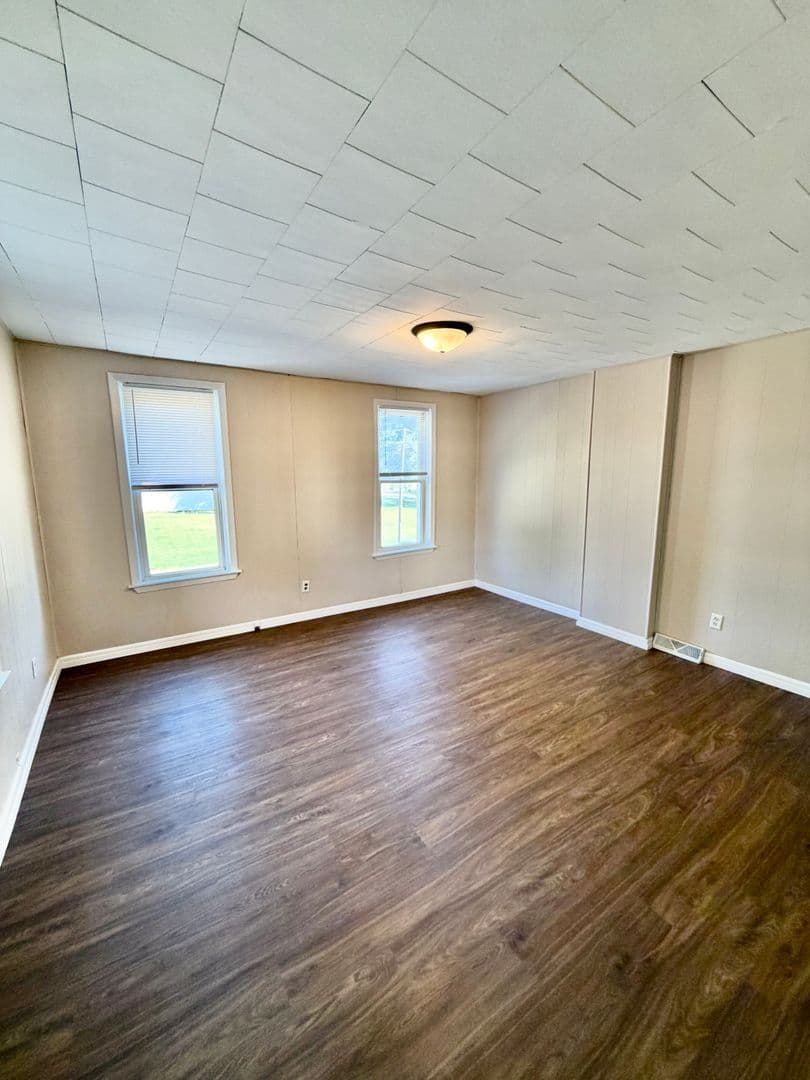 Lincoln Apartment: 515 S Maple Street