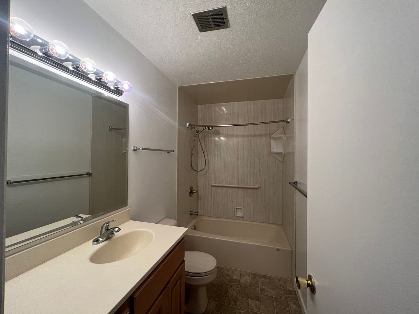 Springfield House: 2405 W Iles Ave