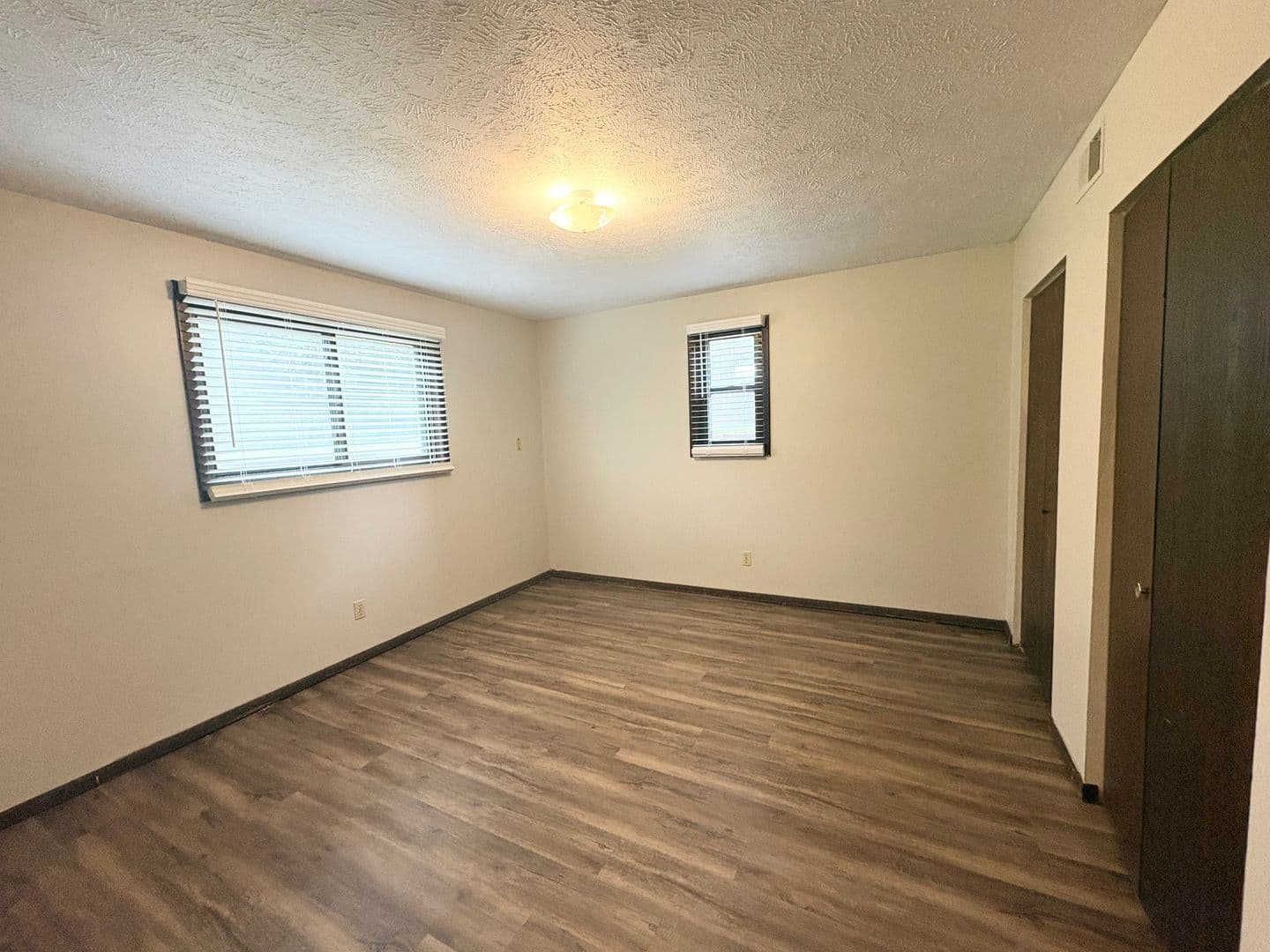 Bloomington Apartment: 6 Willedrob