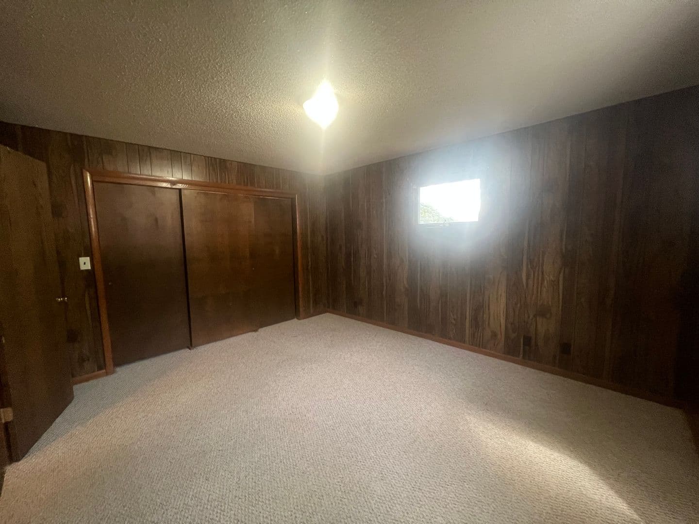 Stonington Apartment: Airshire Ct