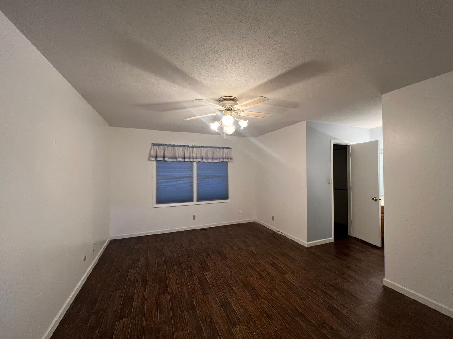 Springfield House: 2405 W Iles Ave