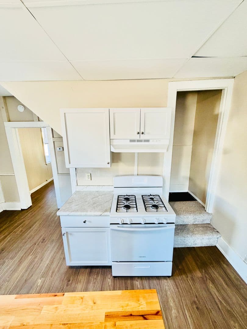 Lincoln Apartment: 515 S Maple Street