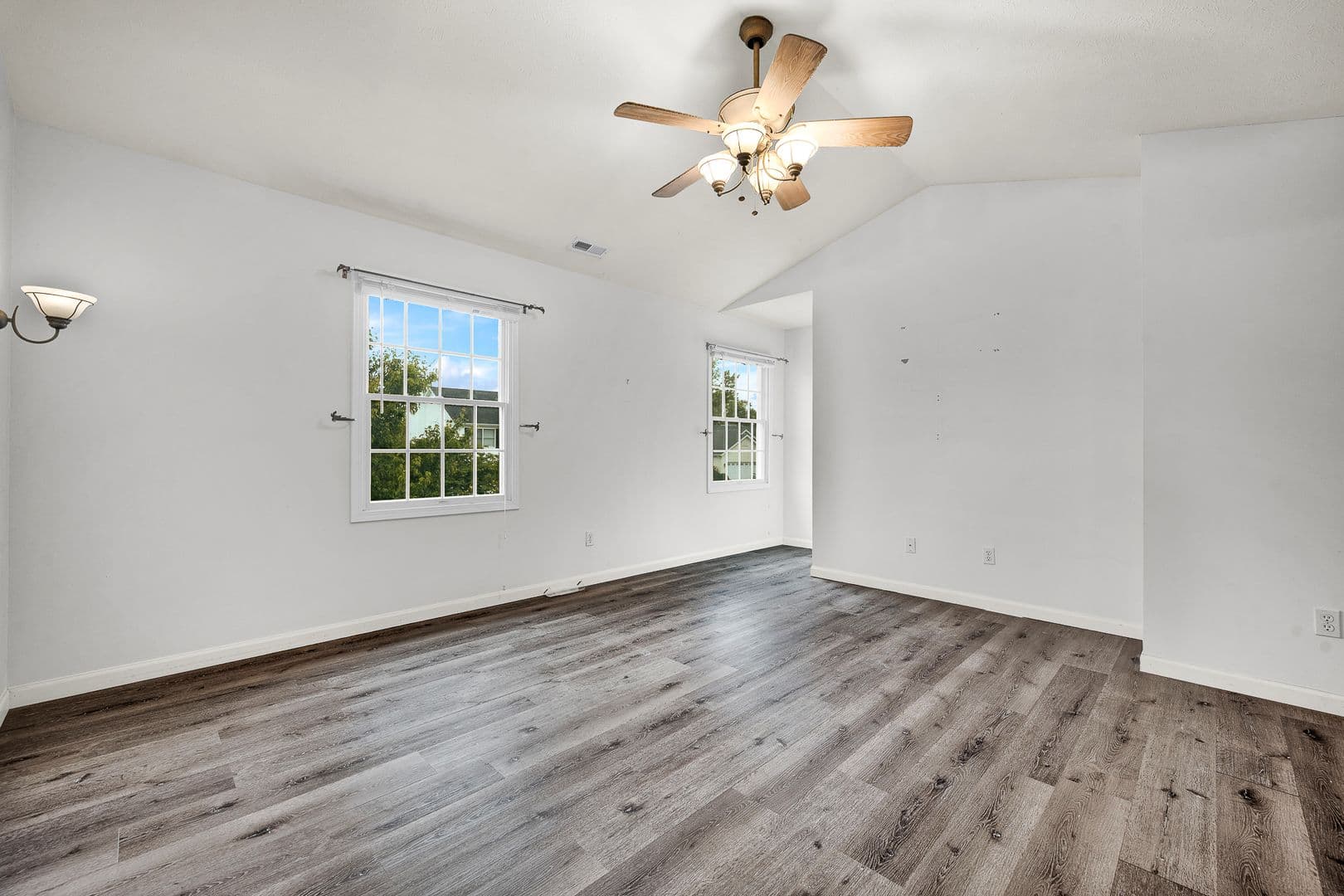 Dunlap House: 11701 N Brians Way