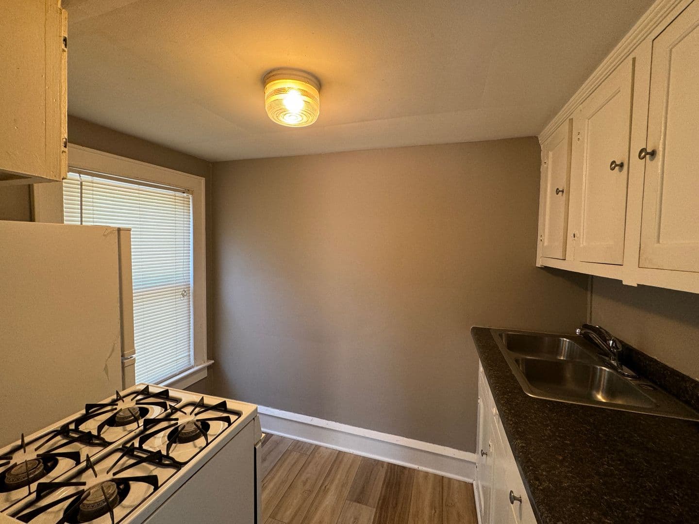 Bloomington Apartment: 608 1/2 E Monroe
