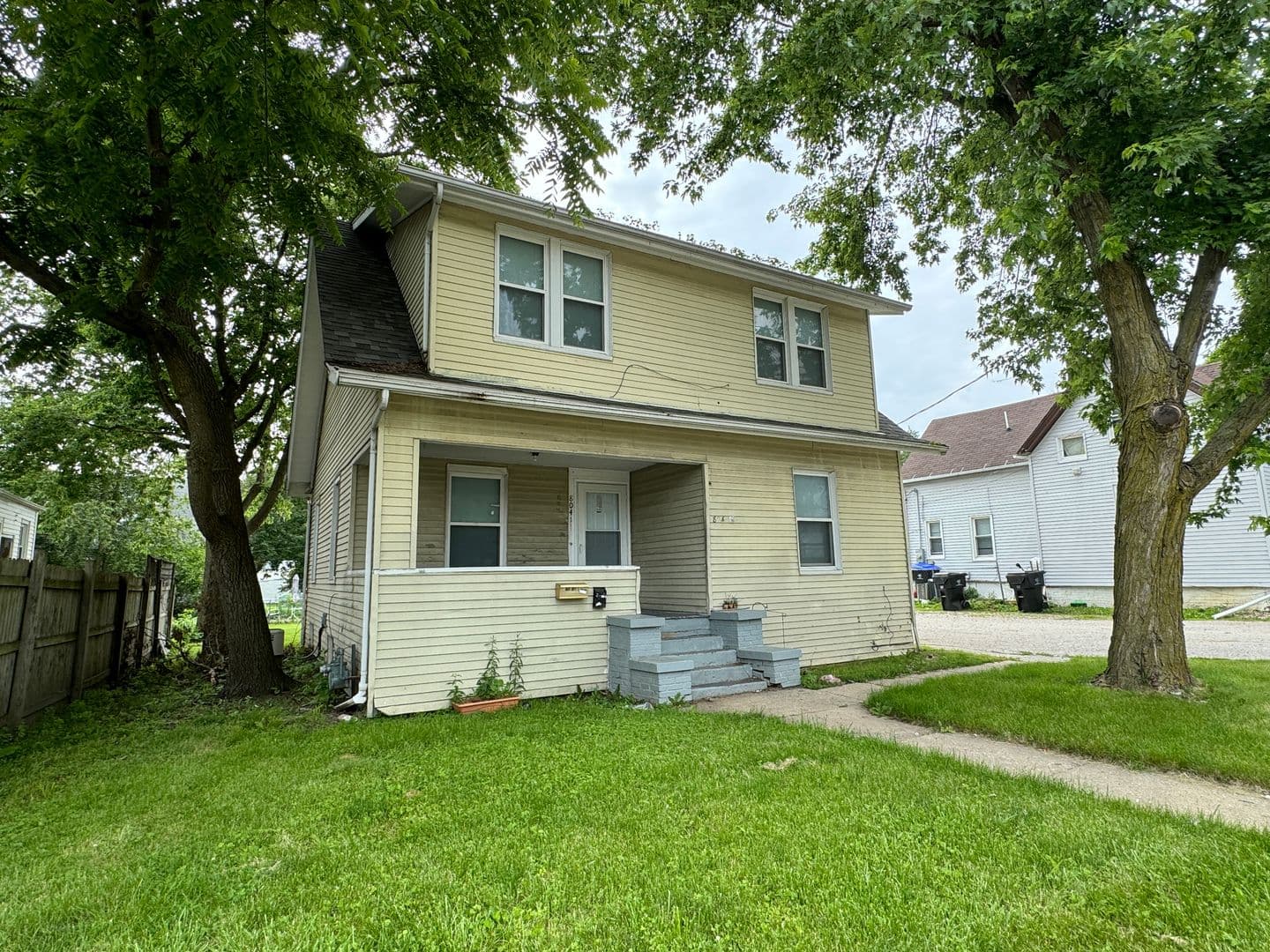 Bloomington Apartment: 804 South Morris Avenue