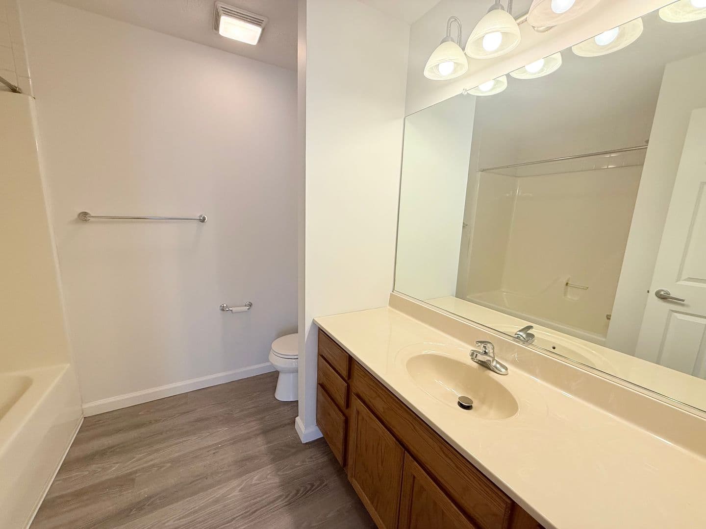 Bloomington Apartment: 710 IAA Drive