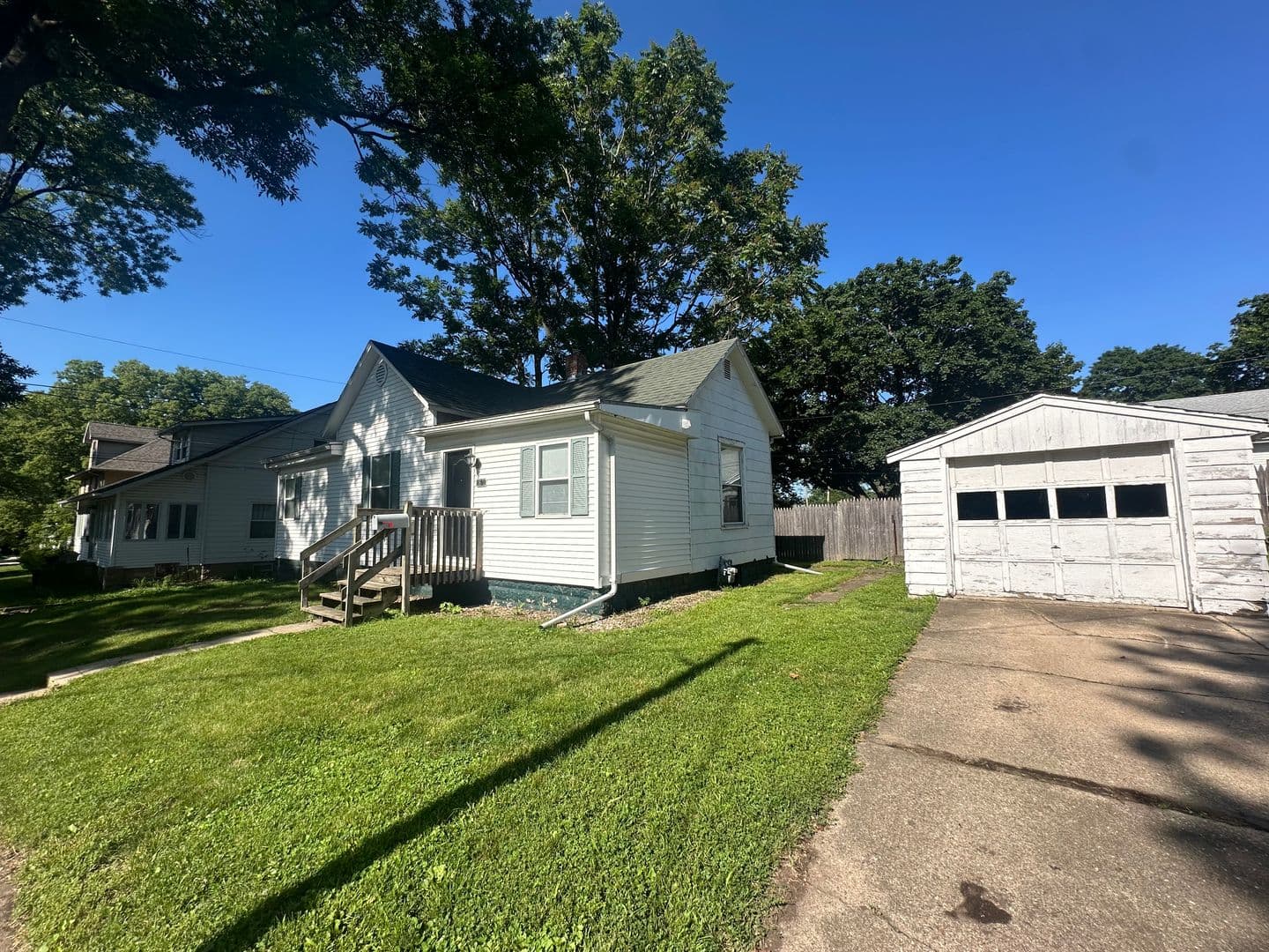 Bloomington House: 1607 N. Roosevelt