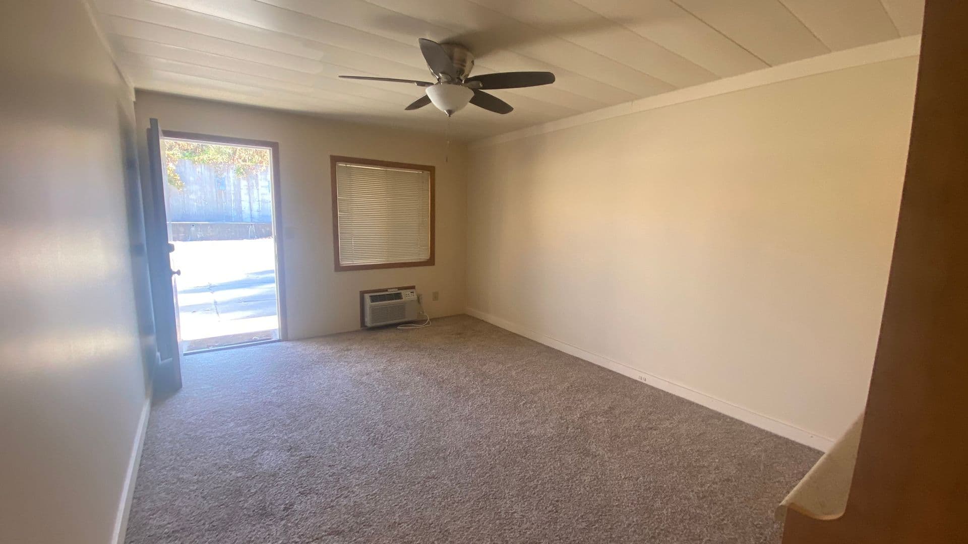 Macomb Apartment: 311 W University St