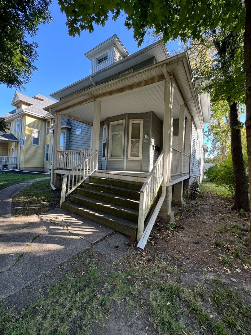 Bloomington Apartment: 521 E. Chestnut