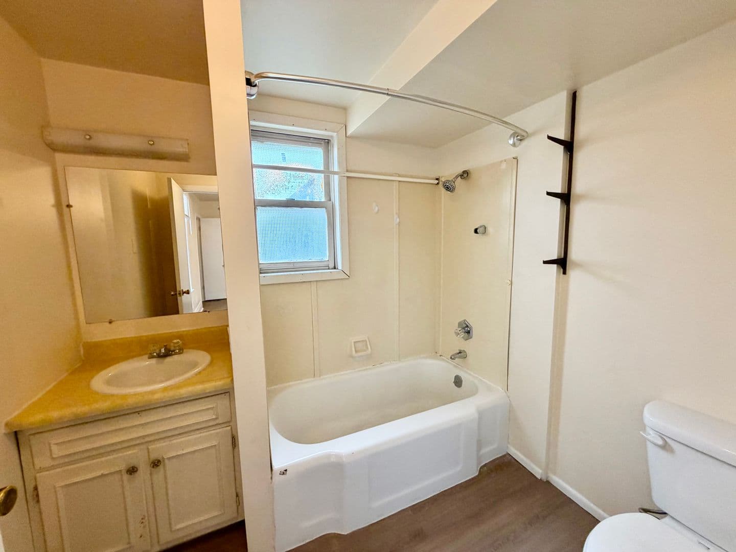 Bloomington Apartment: 521 E. Chestnut