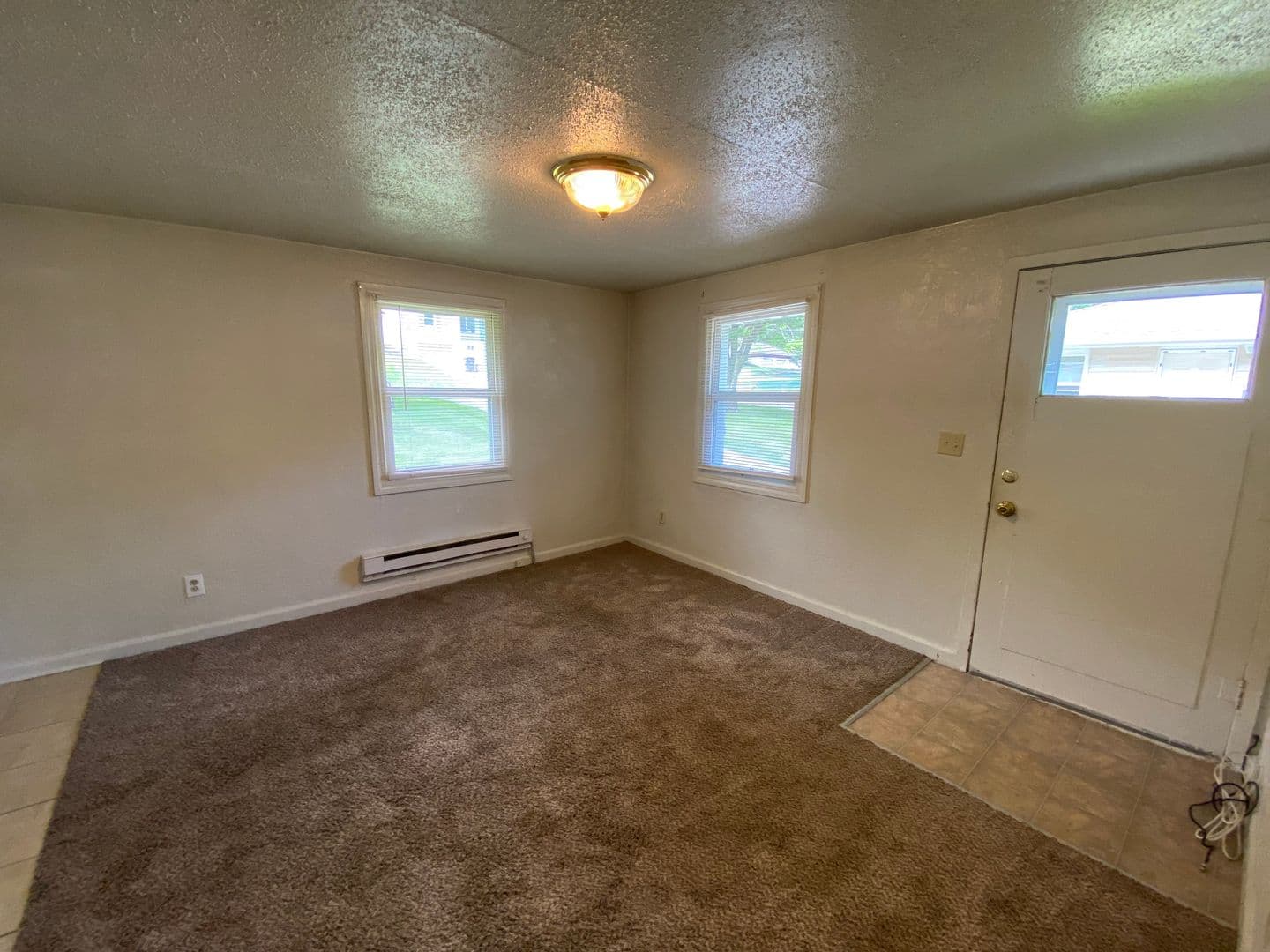 Creve Coeur Apartment: 152 Maywood Avenue