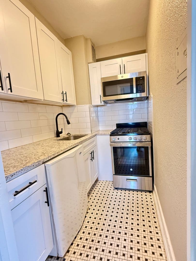 Springfield Apartment: 631 S. 4th Street