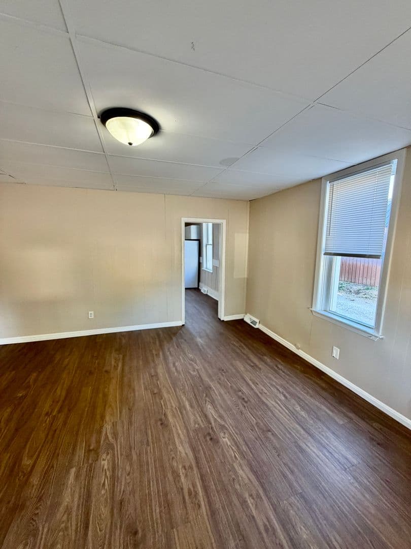 Lincoln Apartment: 515 S Maple Street