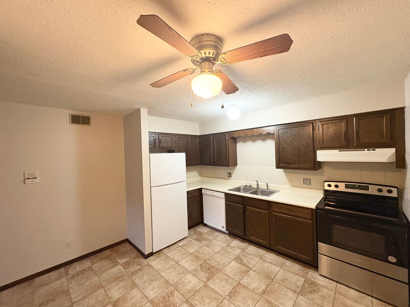 Bloomington Apartment: 6 Willedrob
