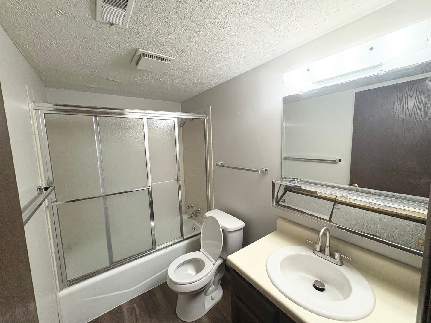 Bloomington Apartment: 6 Willedrob