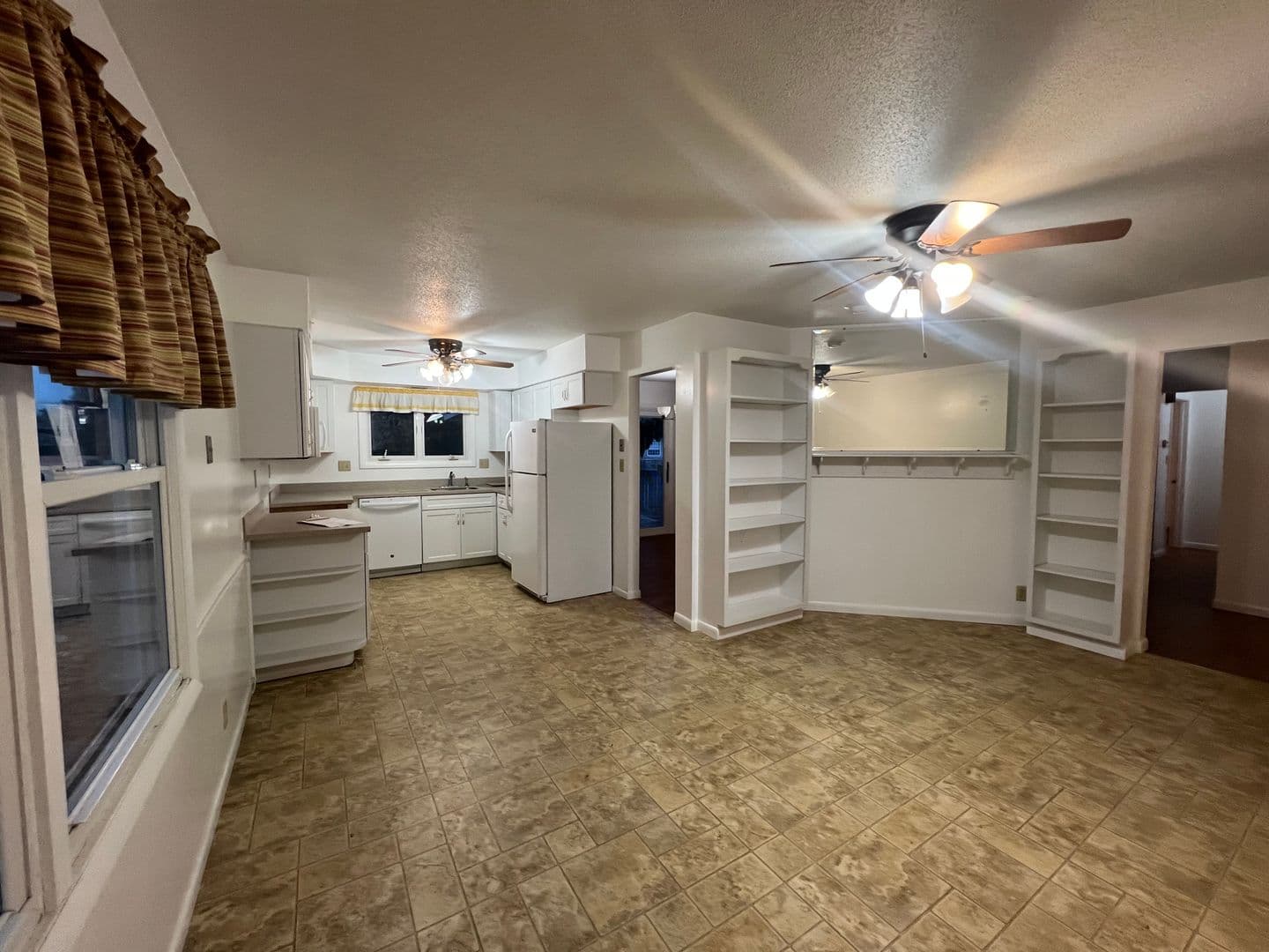 Springfield House: 2405 W Iles Ave