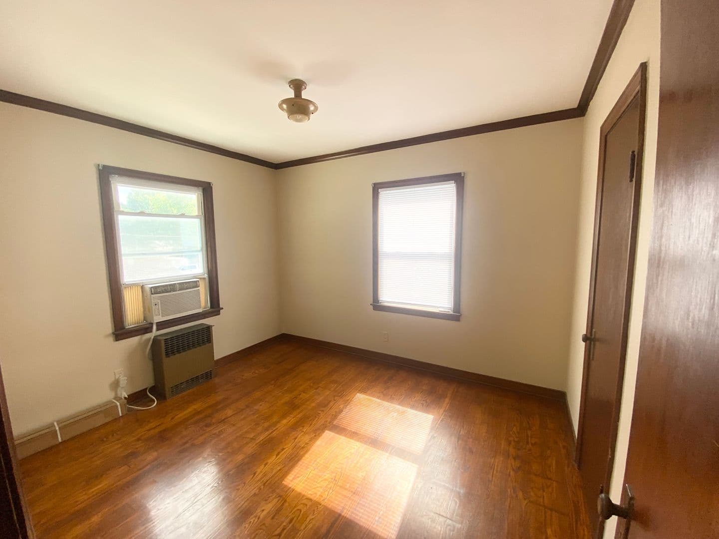 Fairbury Apartment: 211 E Walnut
