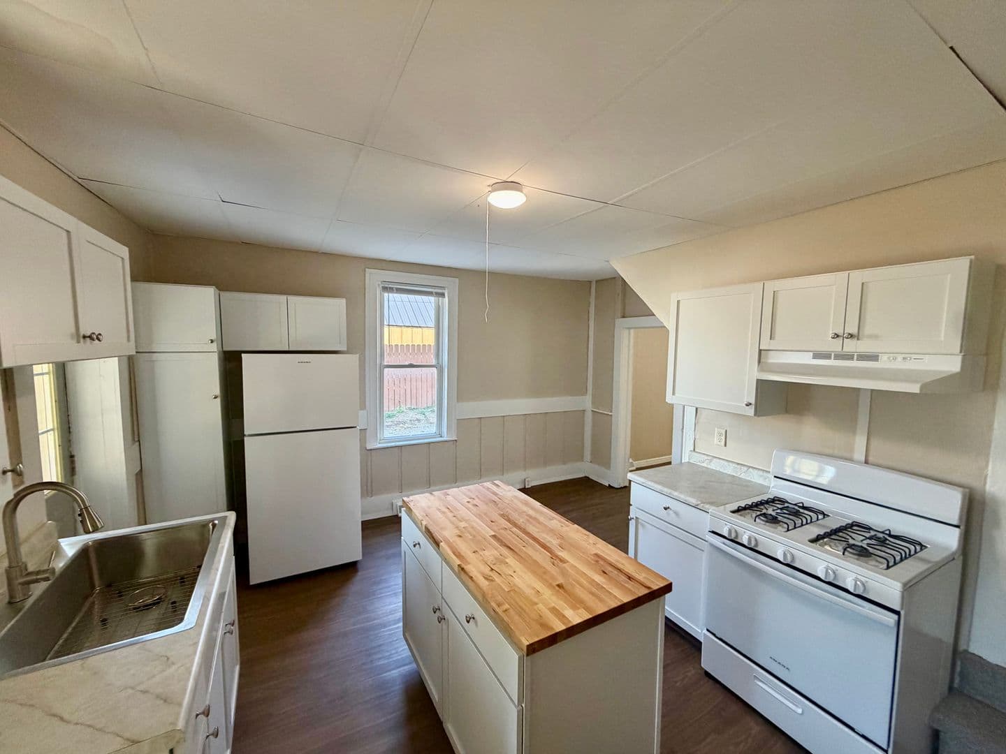 Lincoln Apartment: 515 S Maple Street