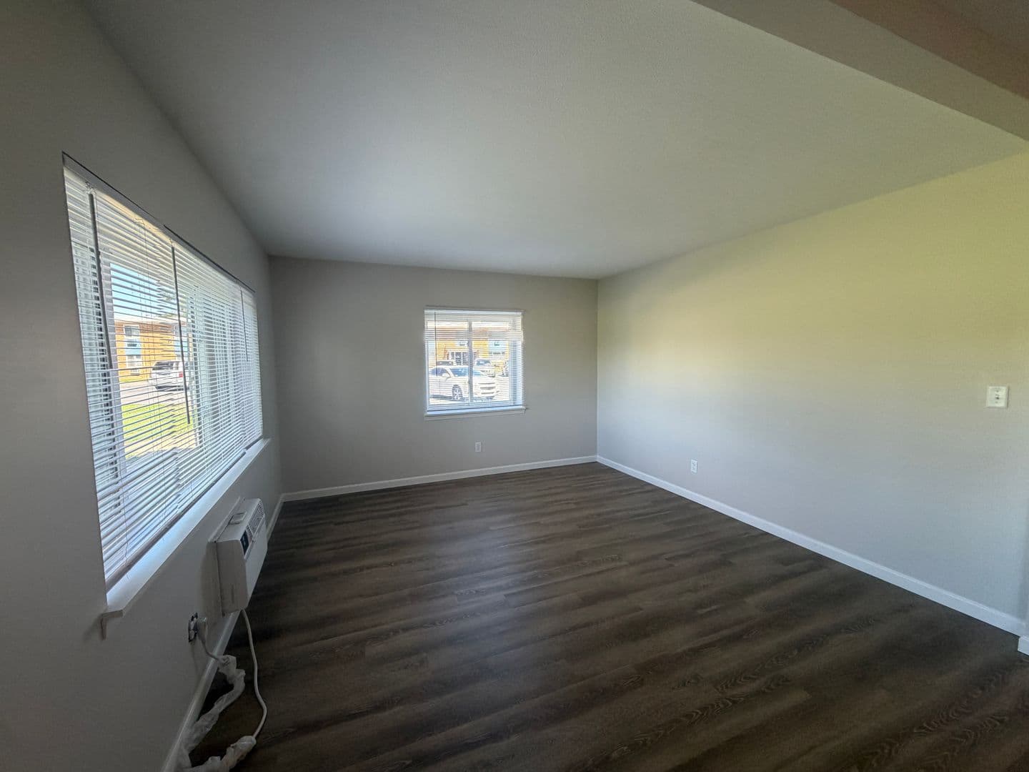 Peoria Apartment: 2317 & 2331 W. Martin Luther King Jr. Drive