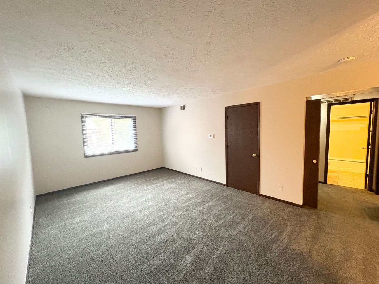 Bloomington Apartment: 6 Willedrob