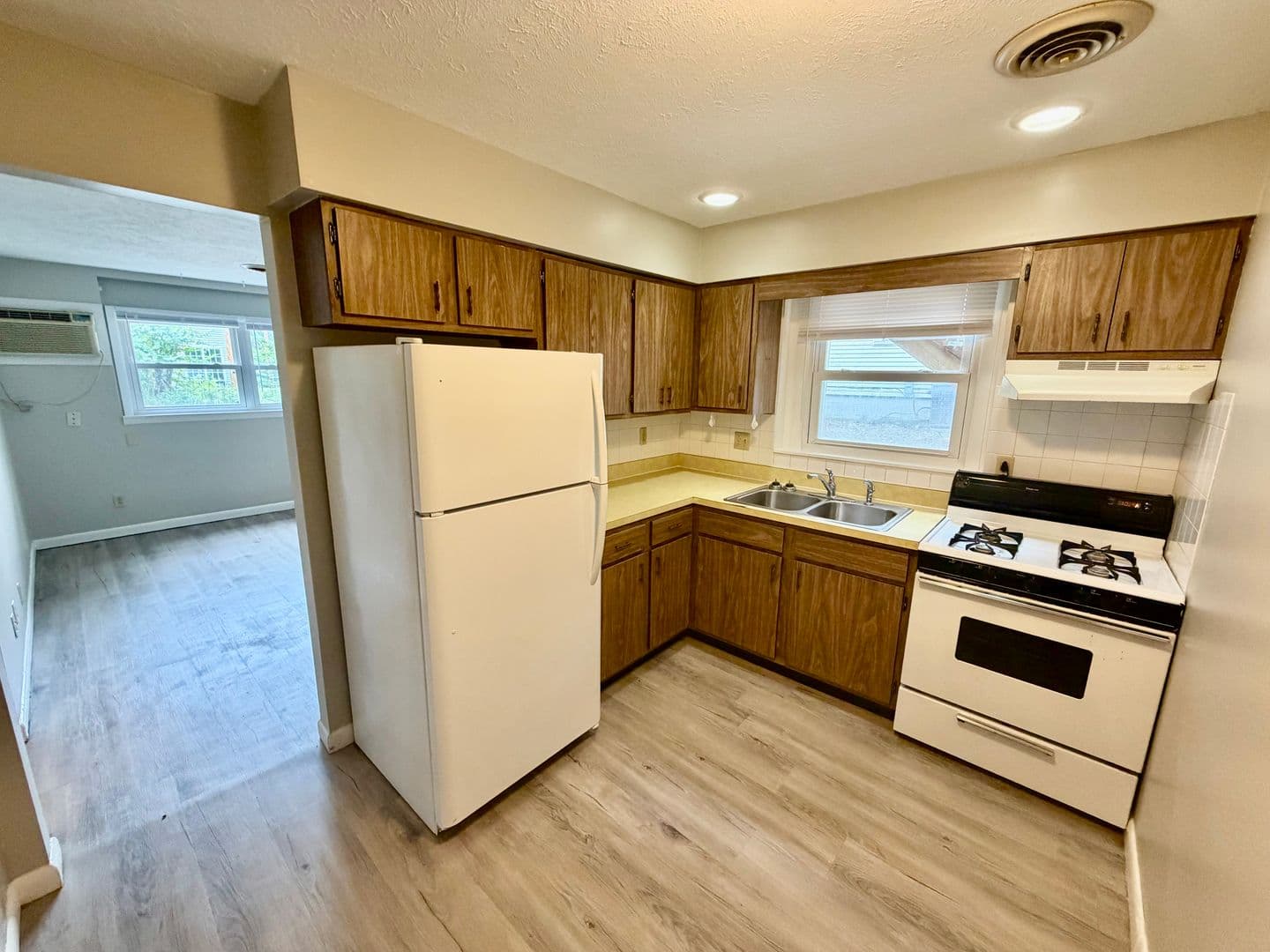 Normal Apartment: 200 S Grove St
