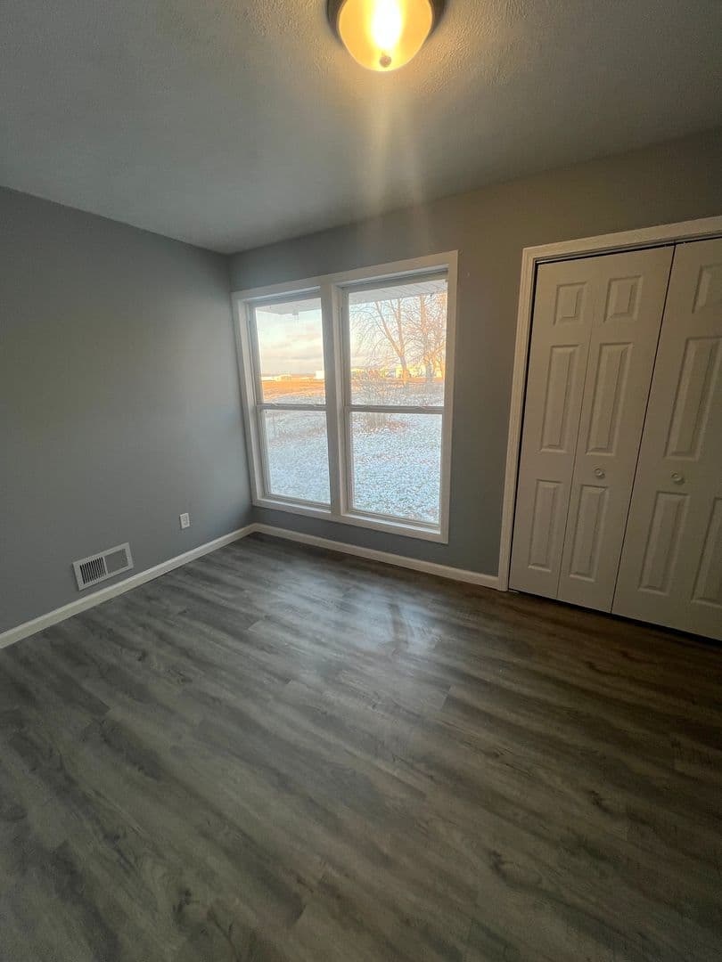 Oakford Apartment: 104 W Petersburg St