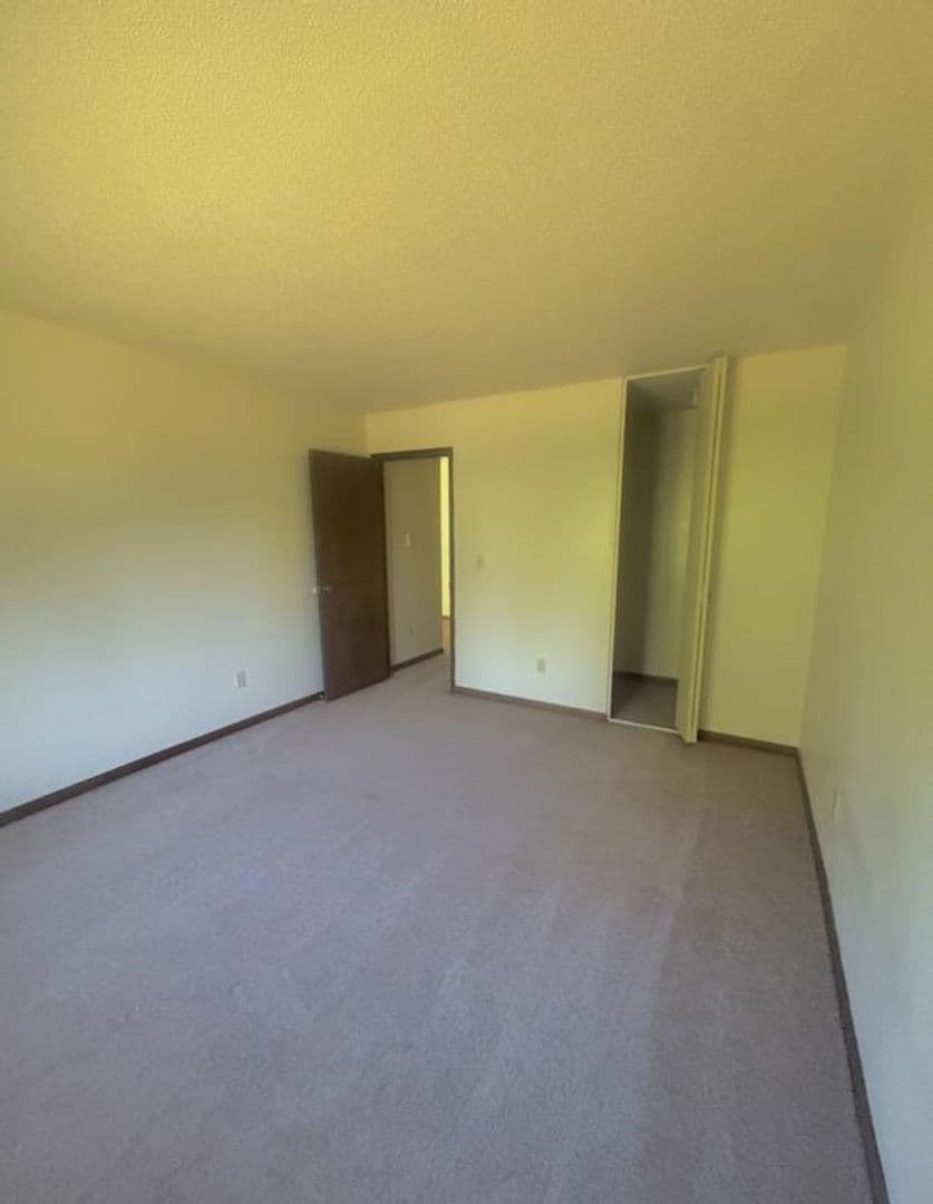 Lincoln Apartment: 110 Thompson Dr.