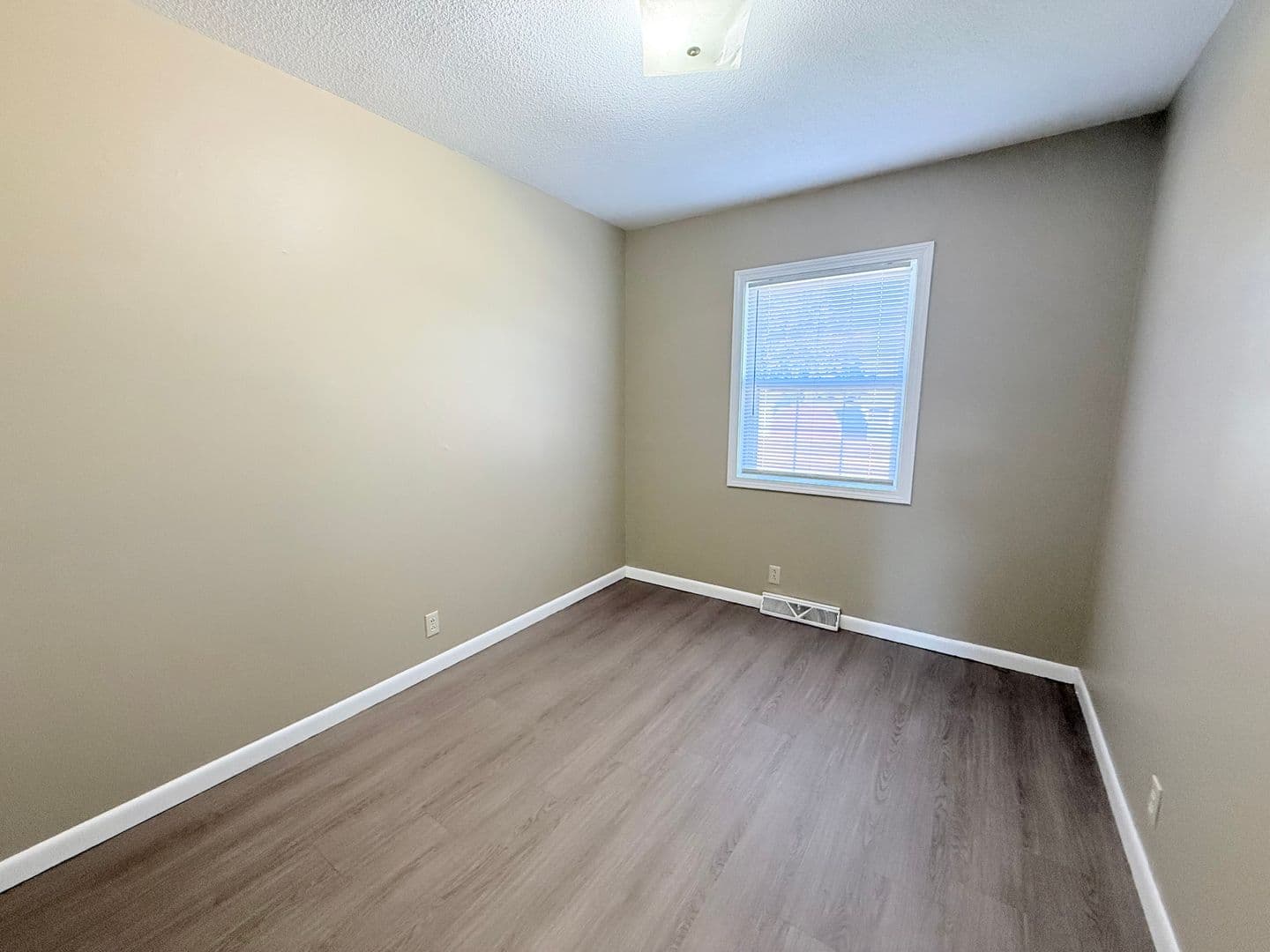 LeRoy Apartment: 209 W. School