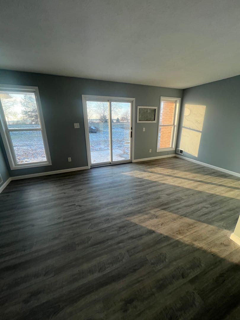 Oakford Apartment: 104 W Petersburg St