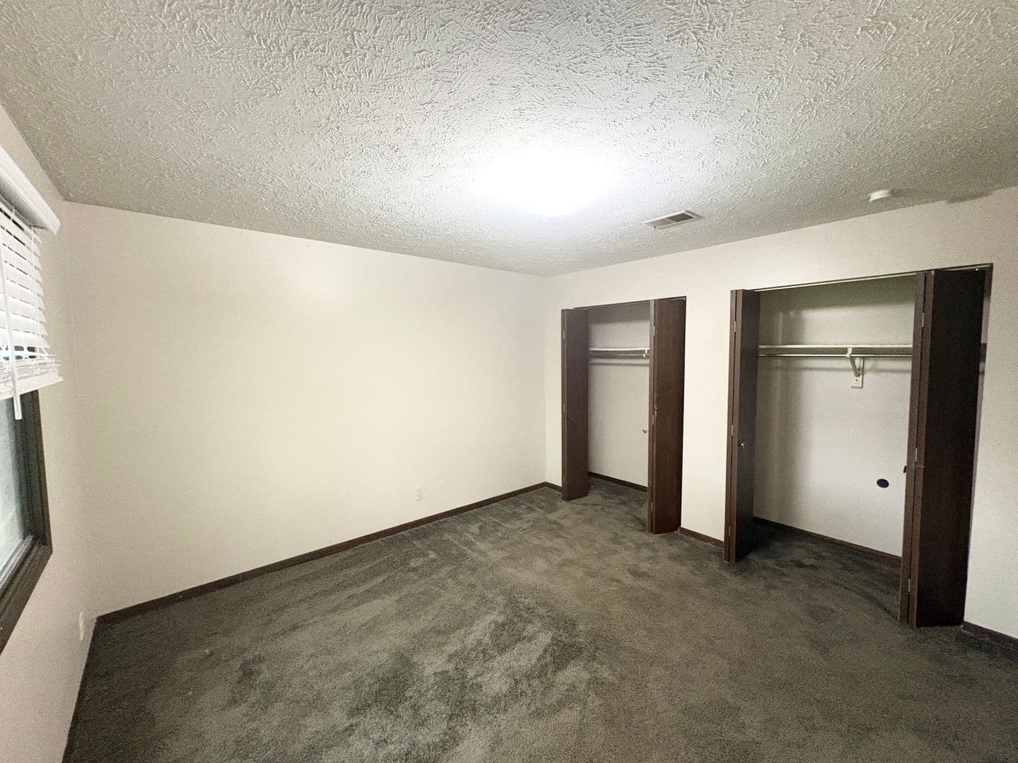 Bloomington Apartment: 6 Willedrob
