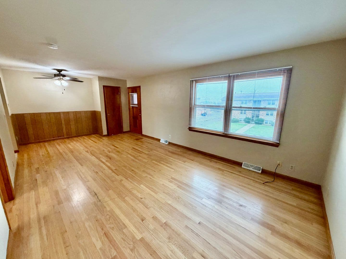 Bloomington Apartment: 316 Mecherle Drive