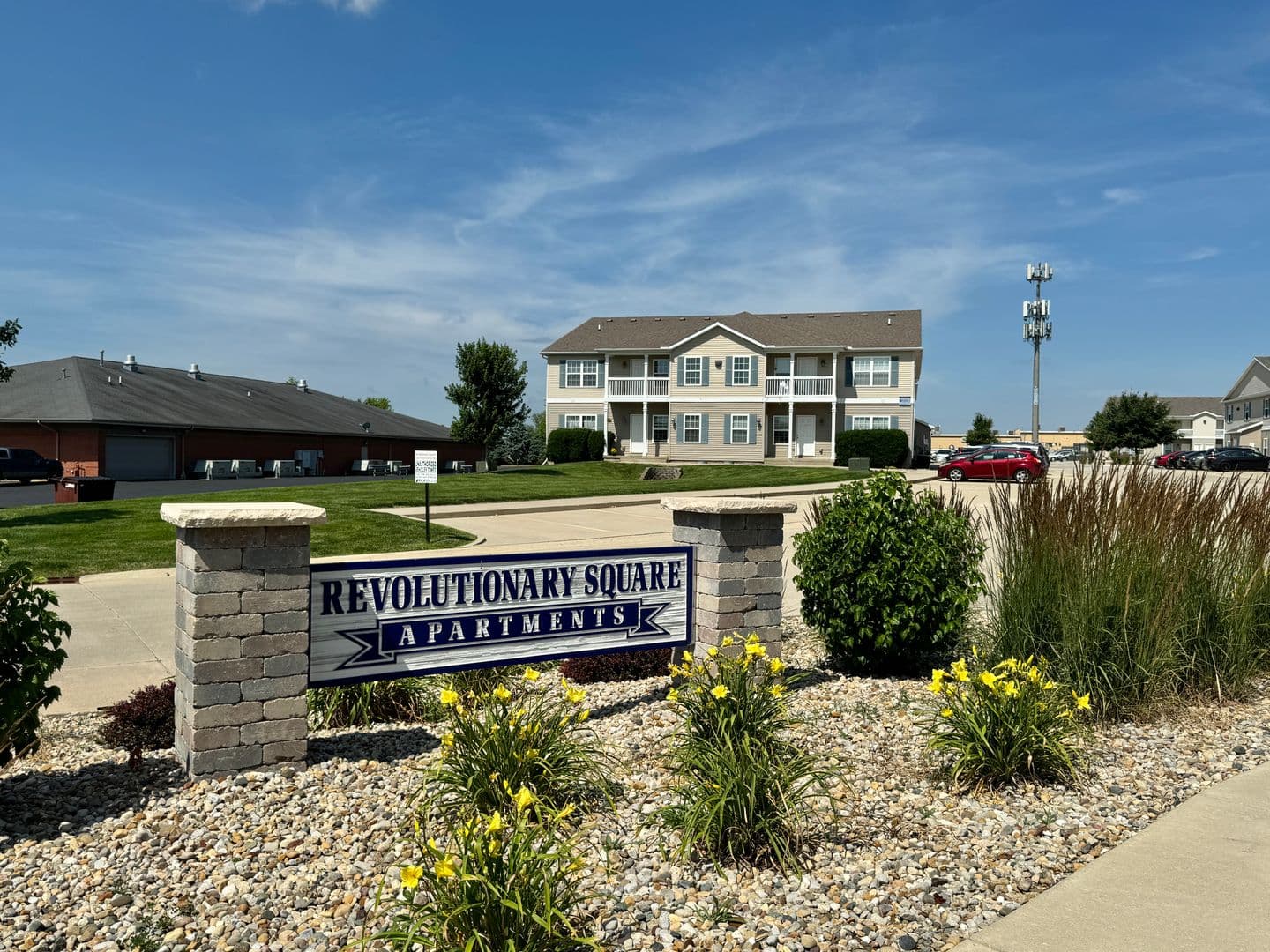 Bloomington Apartment: 20 Revolutionary Square