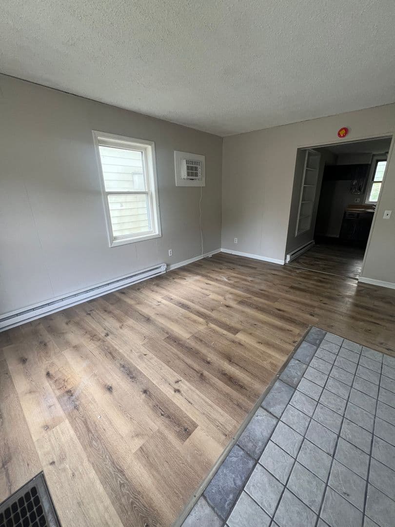 Springfield Apartment: 1200 E Laurel