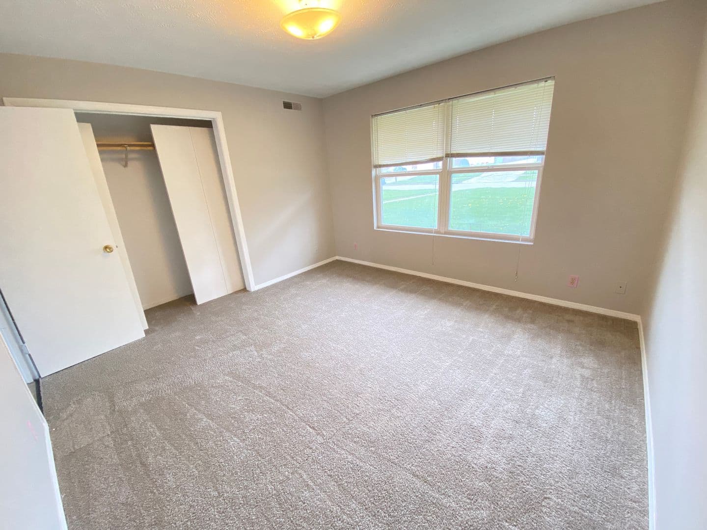 Normal Apartment: 1606 Northbrook