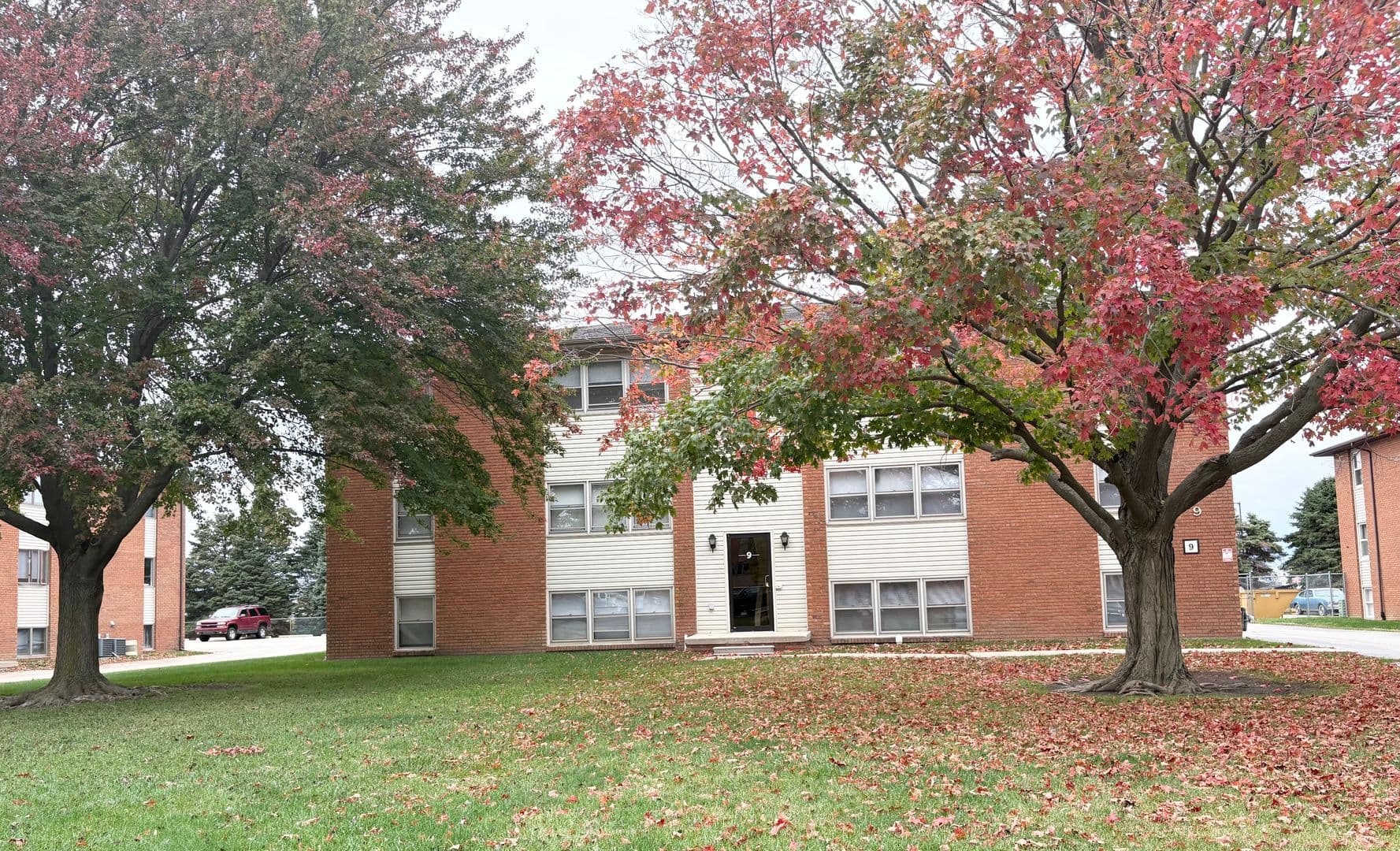 Bloomington Apartment: 9 Willedrob