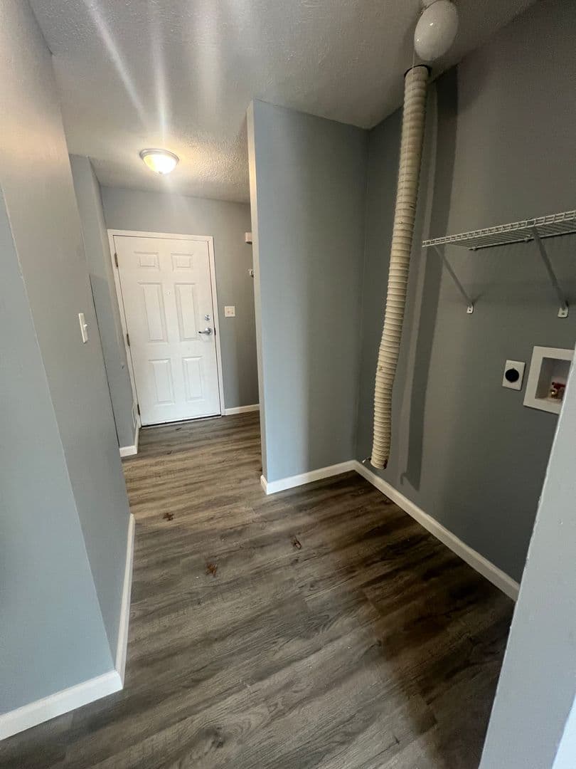 Oakford Apartment: 104 W Petersburg St