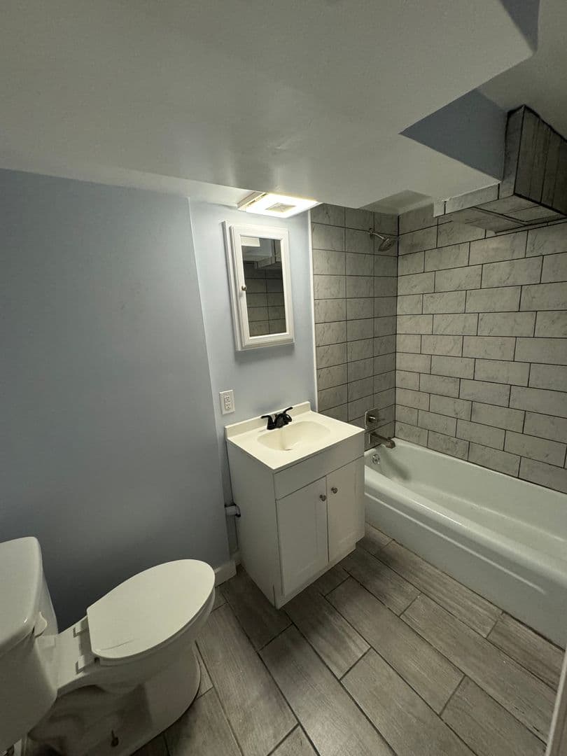 Bloomington Apartment: 521 E. Chestnut
