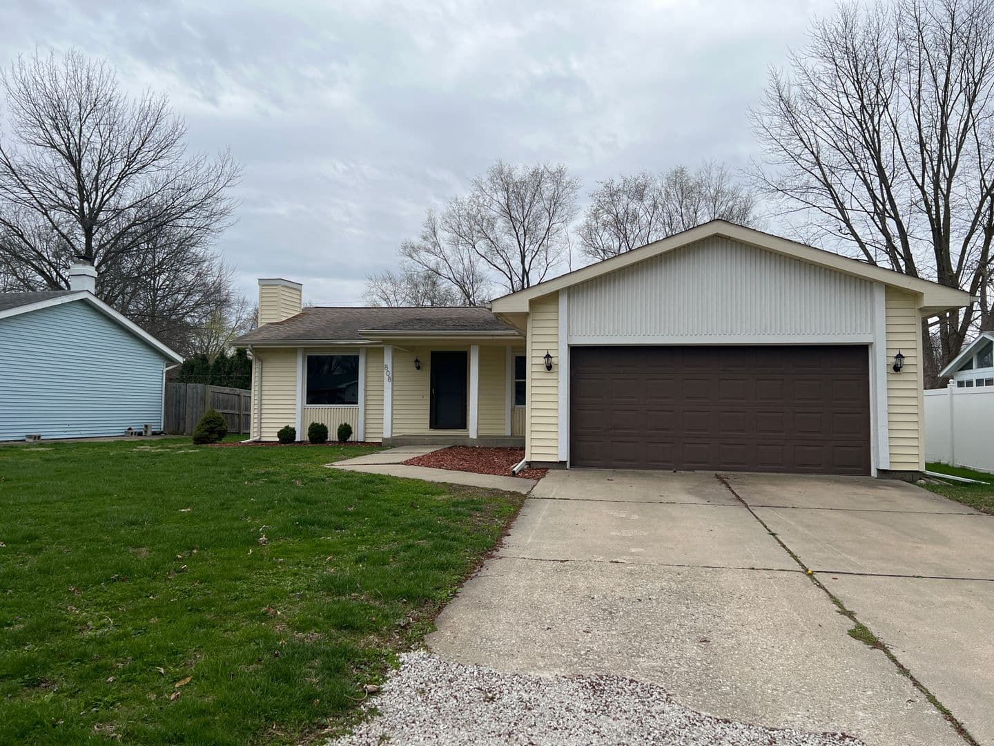 Chatham House: 808 Hackberry Dr