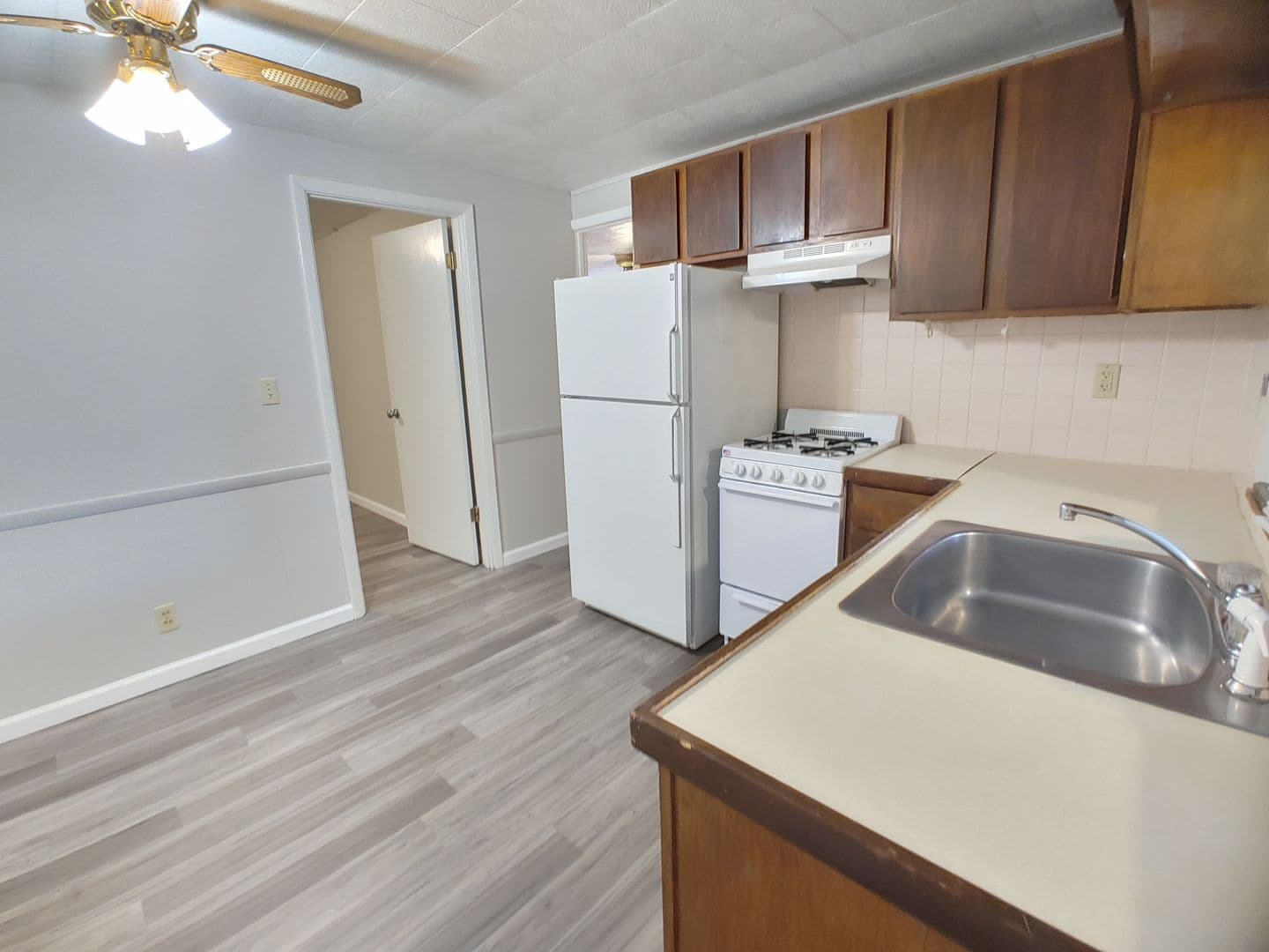 Bloomington Apartment: 221 Robinhood LN