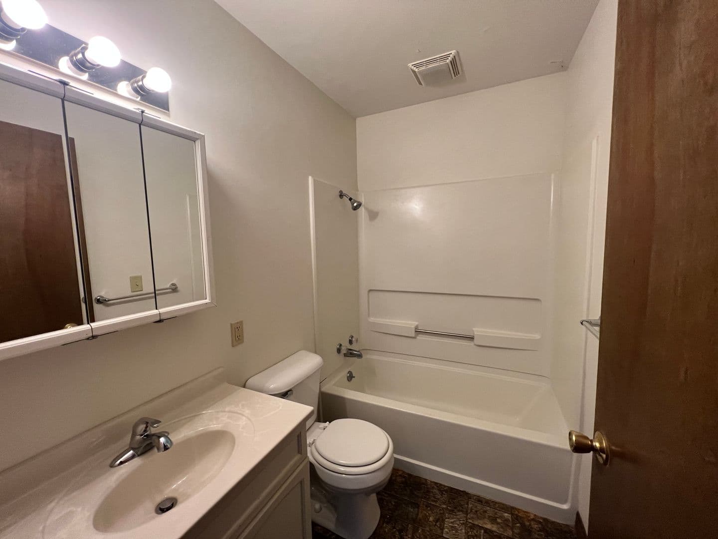 Stonington Apartment: 8 & 9 Wilshire