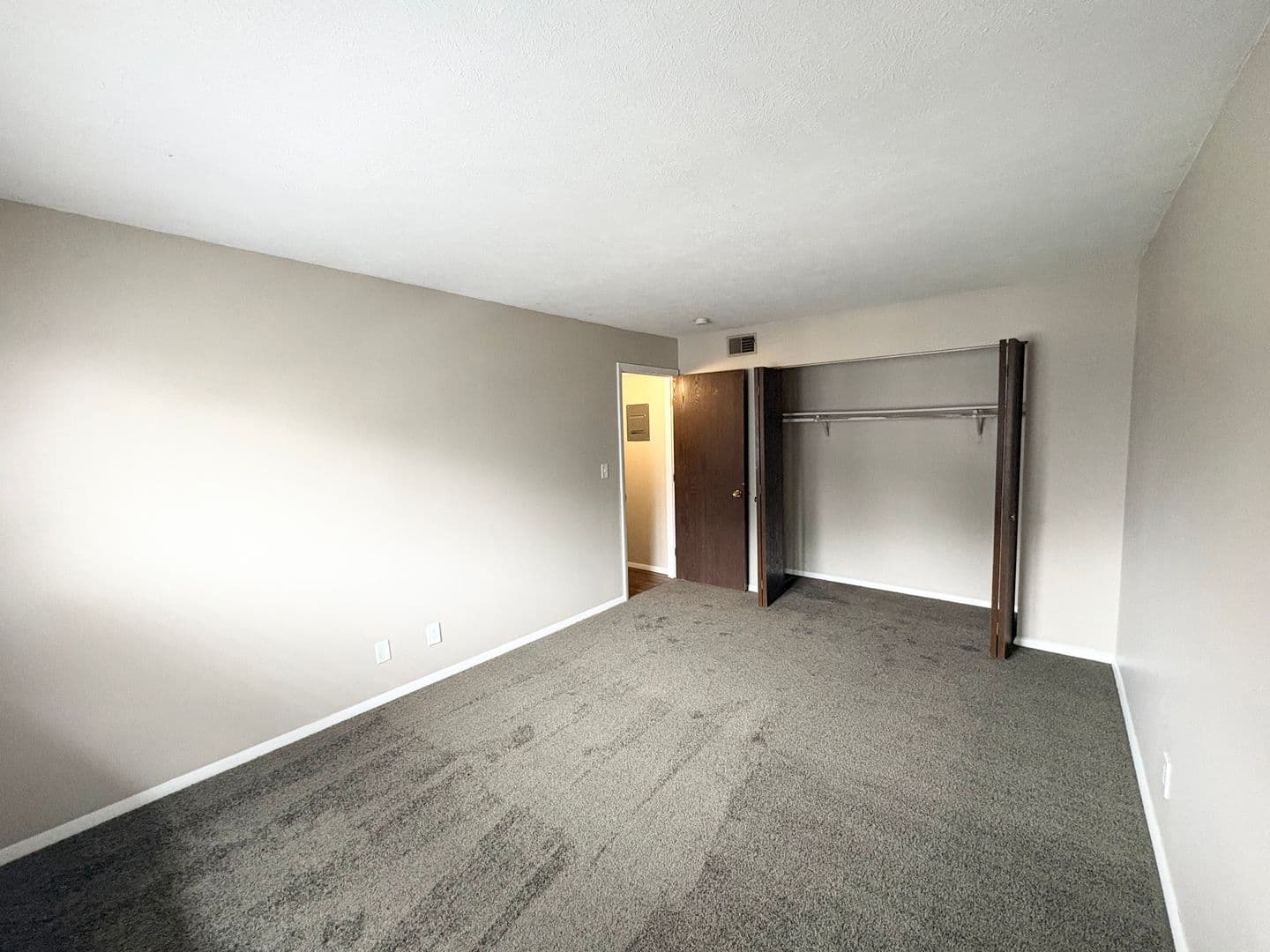 Bloomington Apartment: 8 Ross
