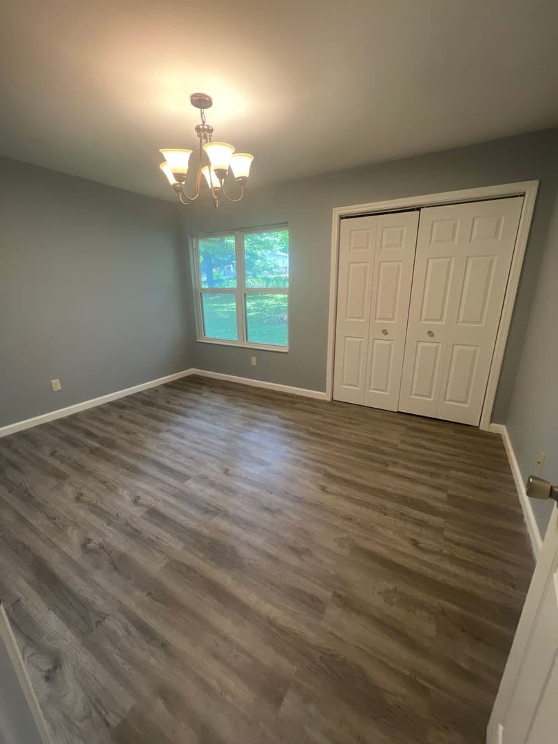 Tallula Apartment: 409 N Ewing St