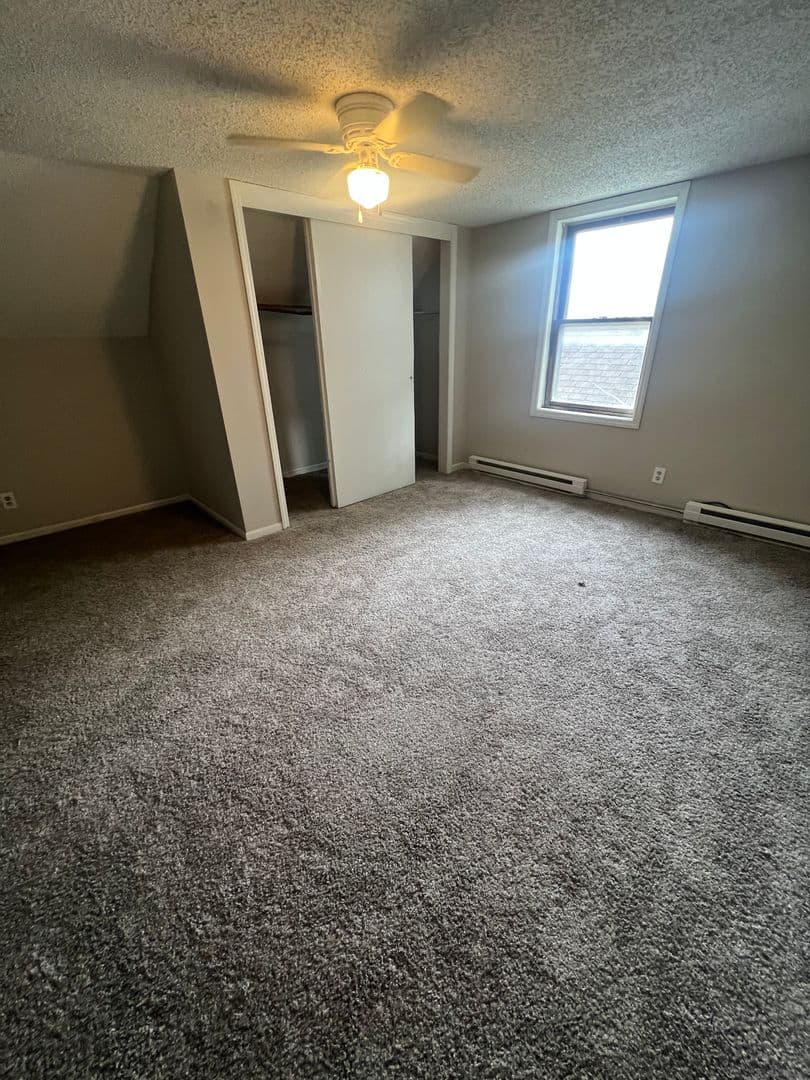 Springfield Apartment: 1200 E Laurel