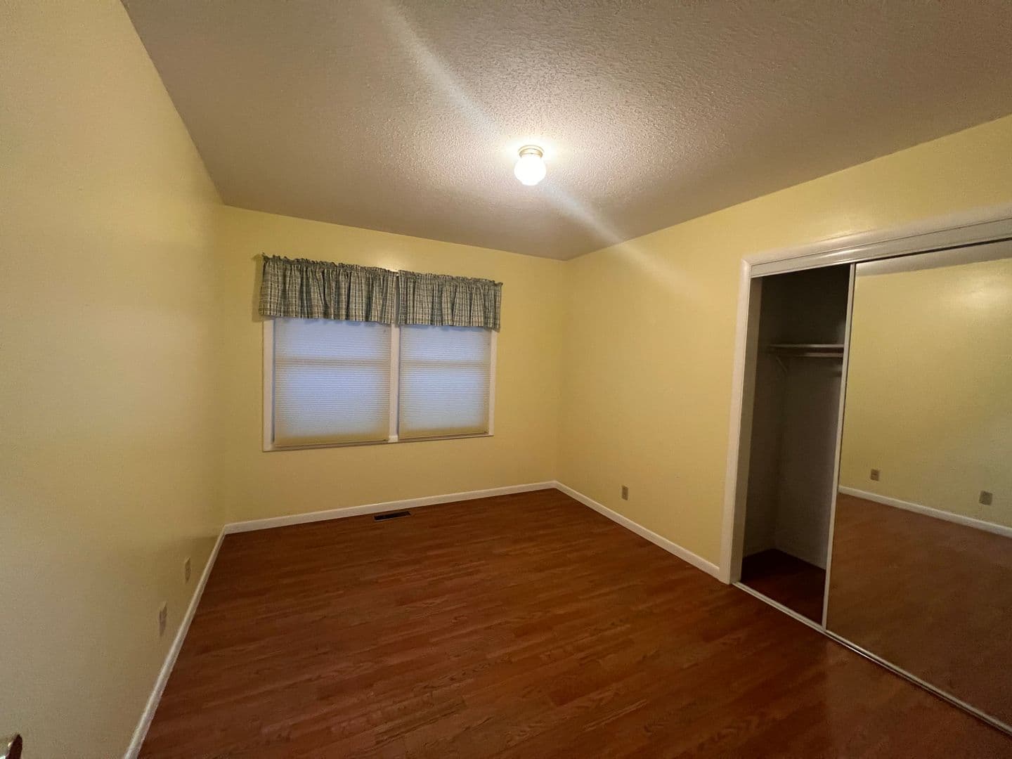 Springfield House: 2405 W Iles Ave