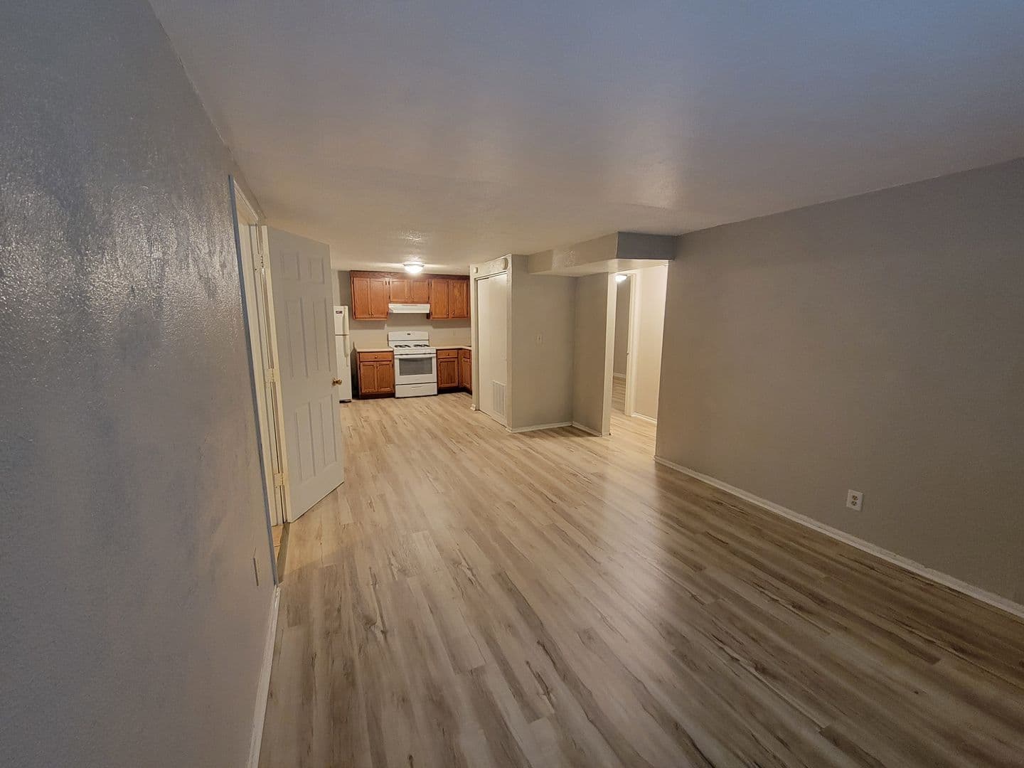 Creve Coeur Apartment: 156 Maywood Avenue