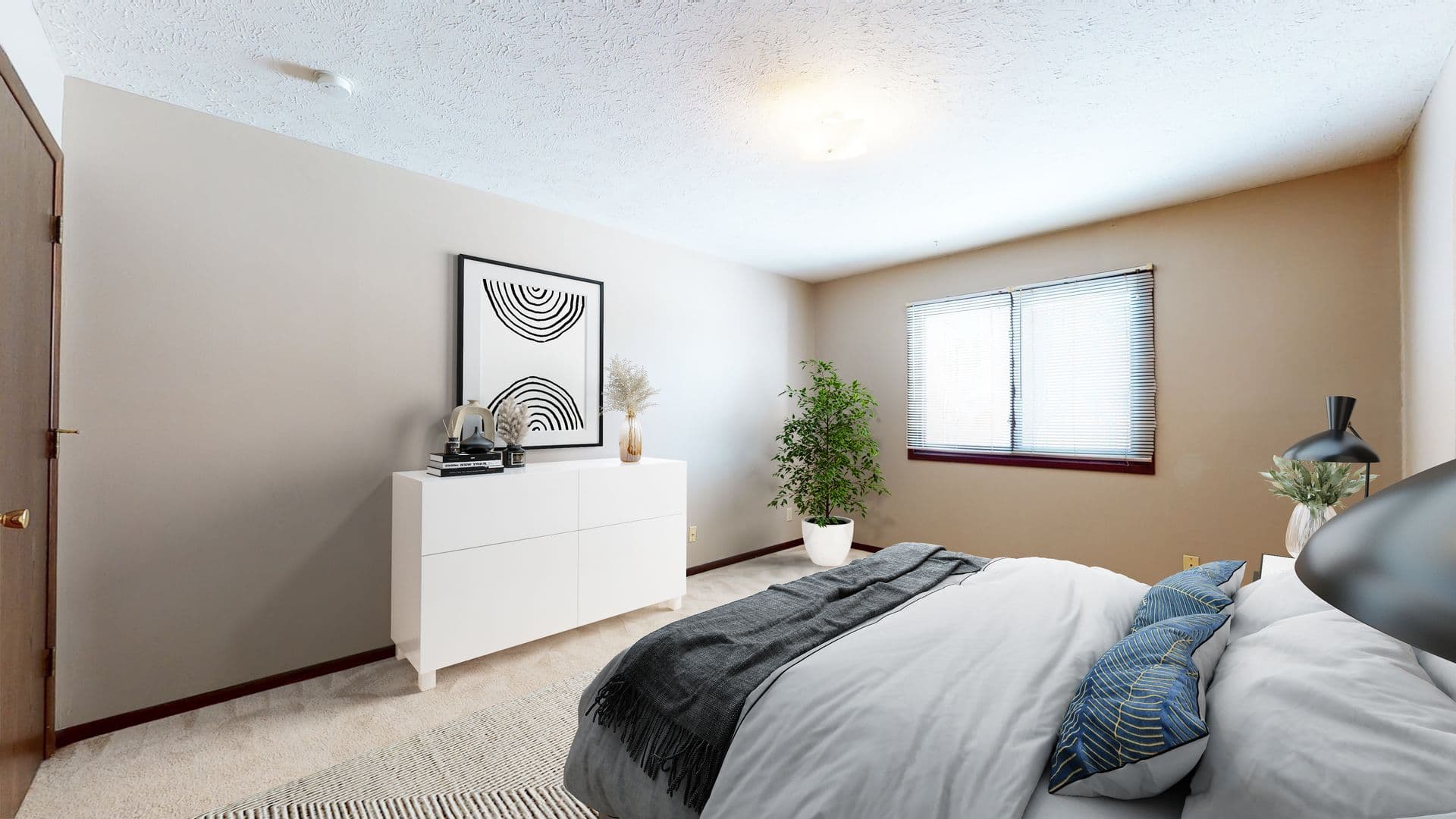 Bloomington Apartment: 6 Willedrob