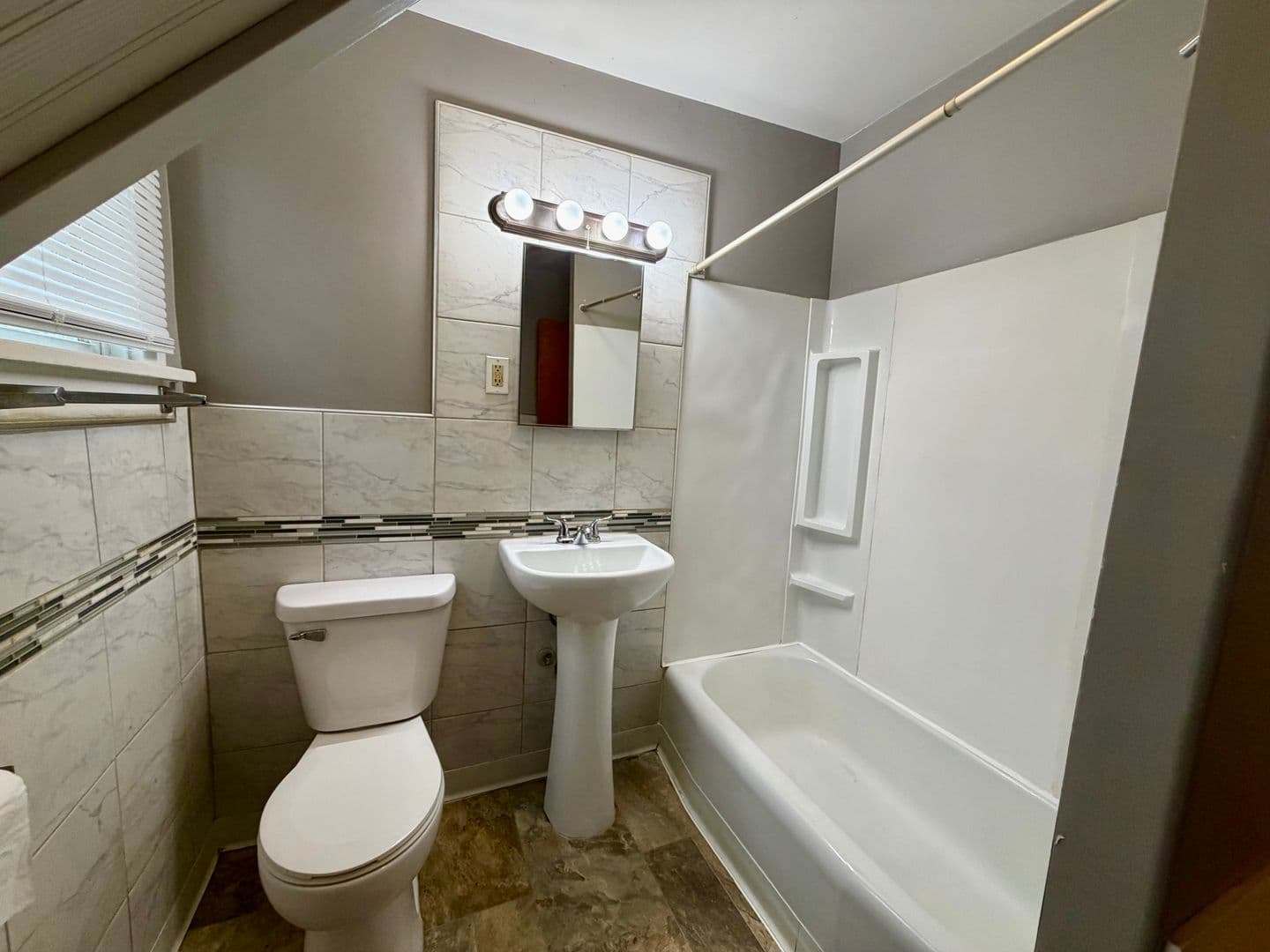 Bloomington Apartment: 302 S. Prairie